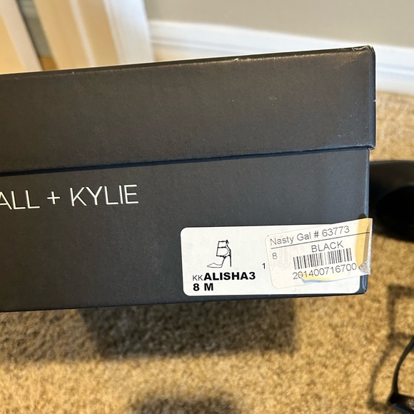 Kendall and Kylie Heels - Picture 7 of 9